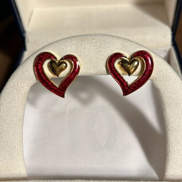 Vintage Avon red double heart pierced earrings. - Picture 1 of 3